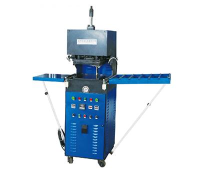 Máy cắt đế giày tự động